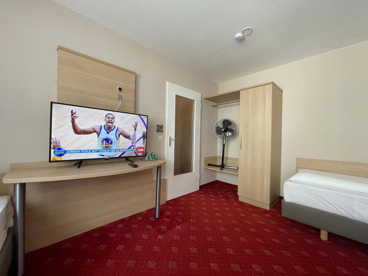 Hotel Hafner - Self Check-In สตุตการ์ต ภายนอก รูปภาพ