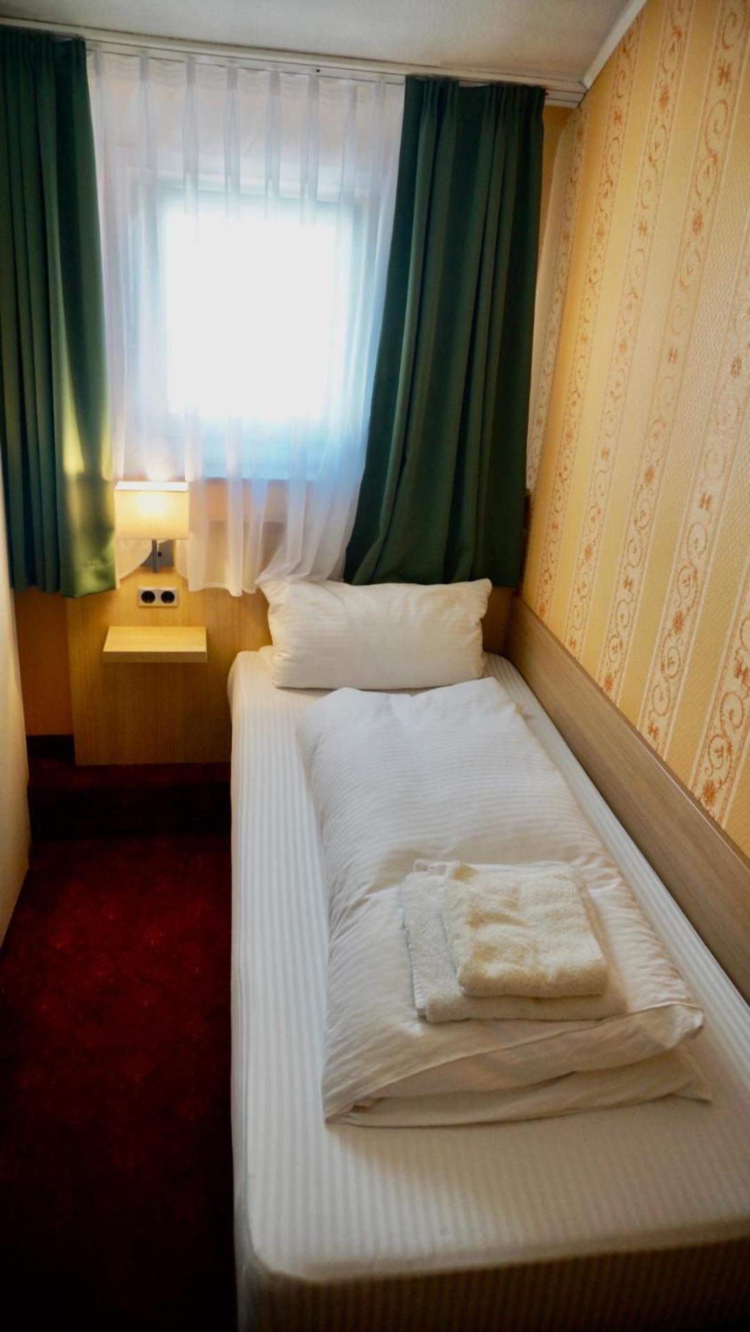 Hotel Hafner - Self Check-In สตุตการ์ต ภายนอก รูปภาพ