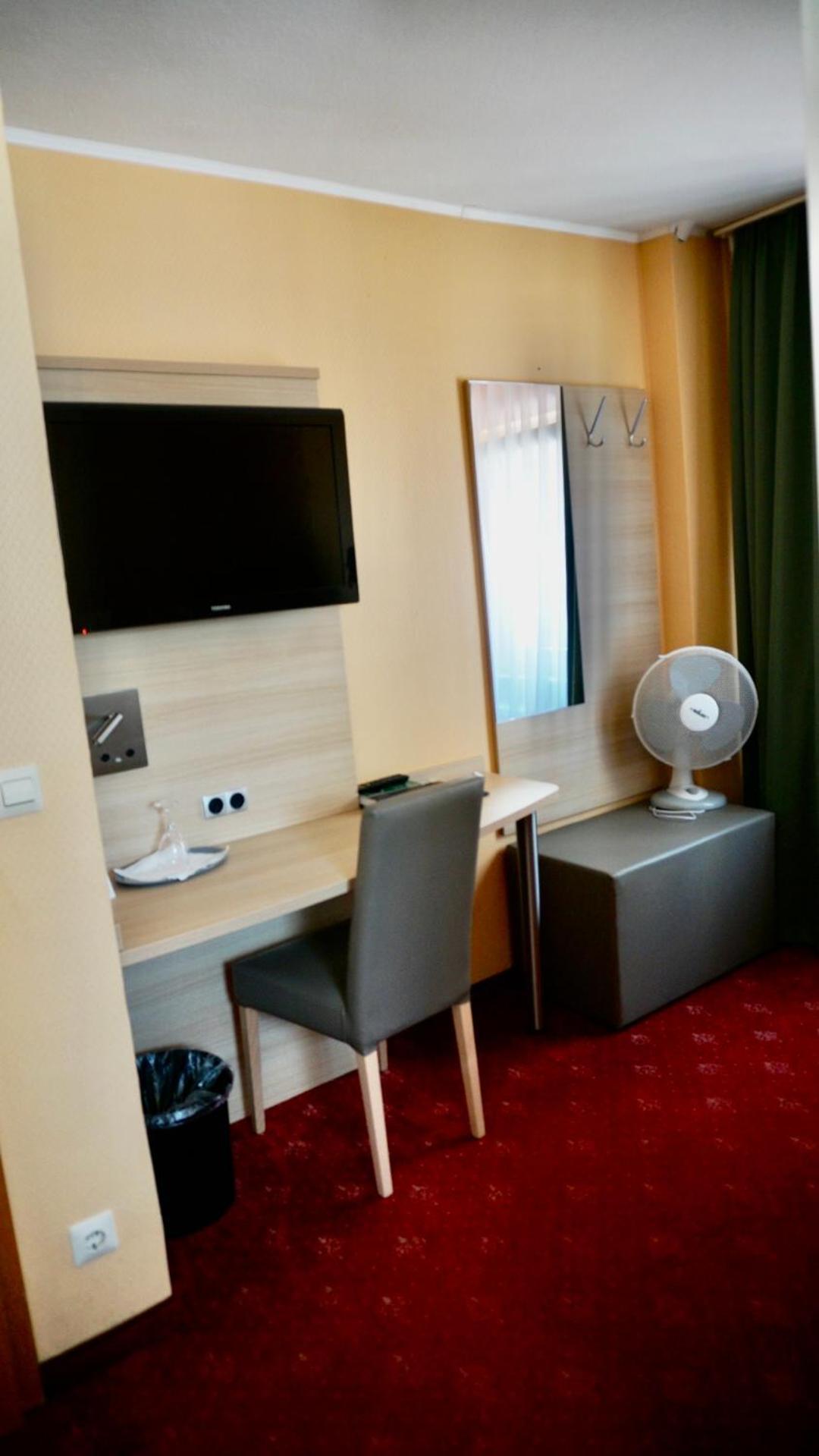 Hotel Hafner - Self Check-In สตุตการ์ต ภายนอก รูปภาพ