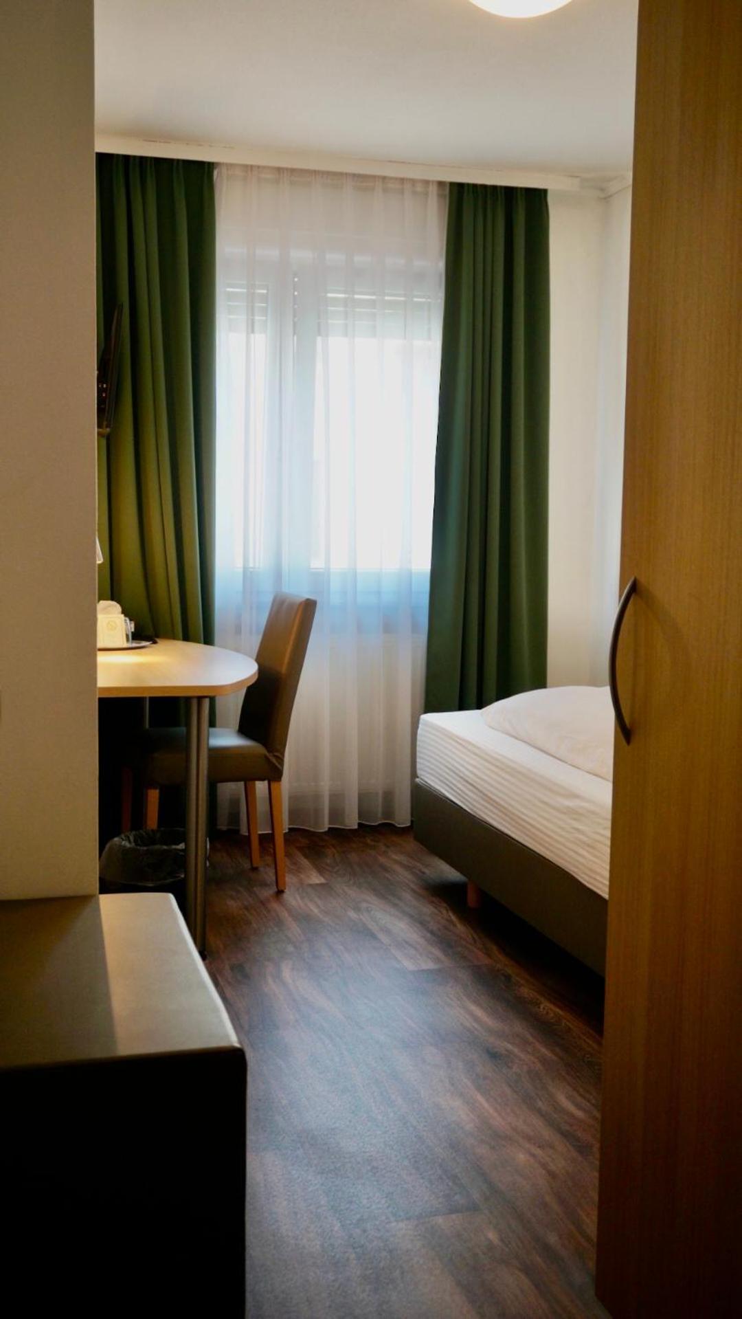 Hotel Hafner - Self Check-In สตุตการ์ต ภายนอก รูปภาพ